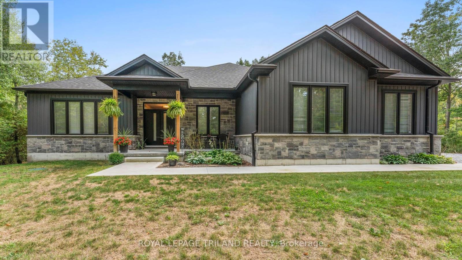 8443 Goosemarsh Line, Lambton Shores, Ontario  N0M 1T0 - Photo 1 - X12347297