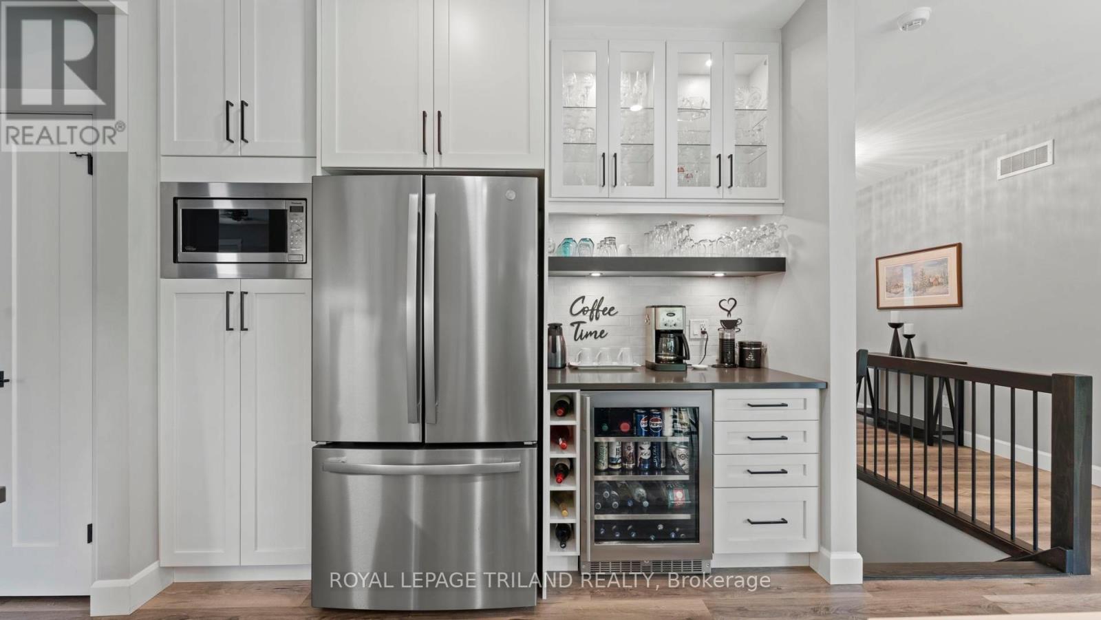 8443 Goosemarsh Line, Lambton Shores, Ontario  N0M 1T0 - Photo 11 - X12347297