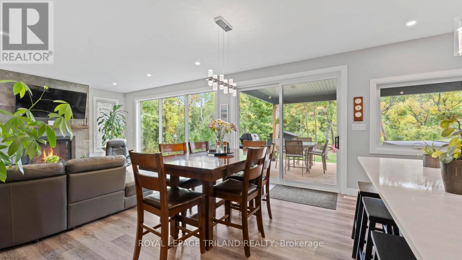 8443 Goosemarsh Line, Lambton Shores, Ontario  N0M 1T0 - Photo 14 - X12347297