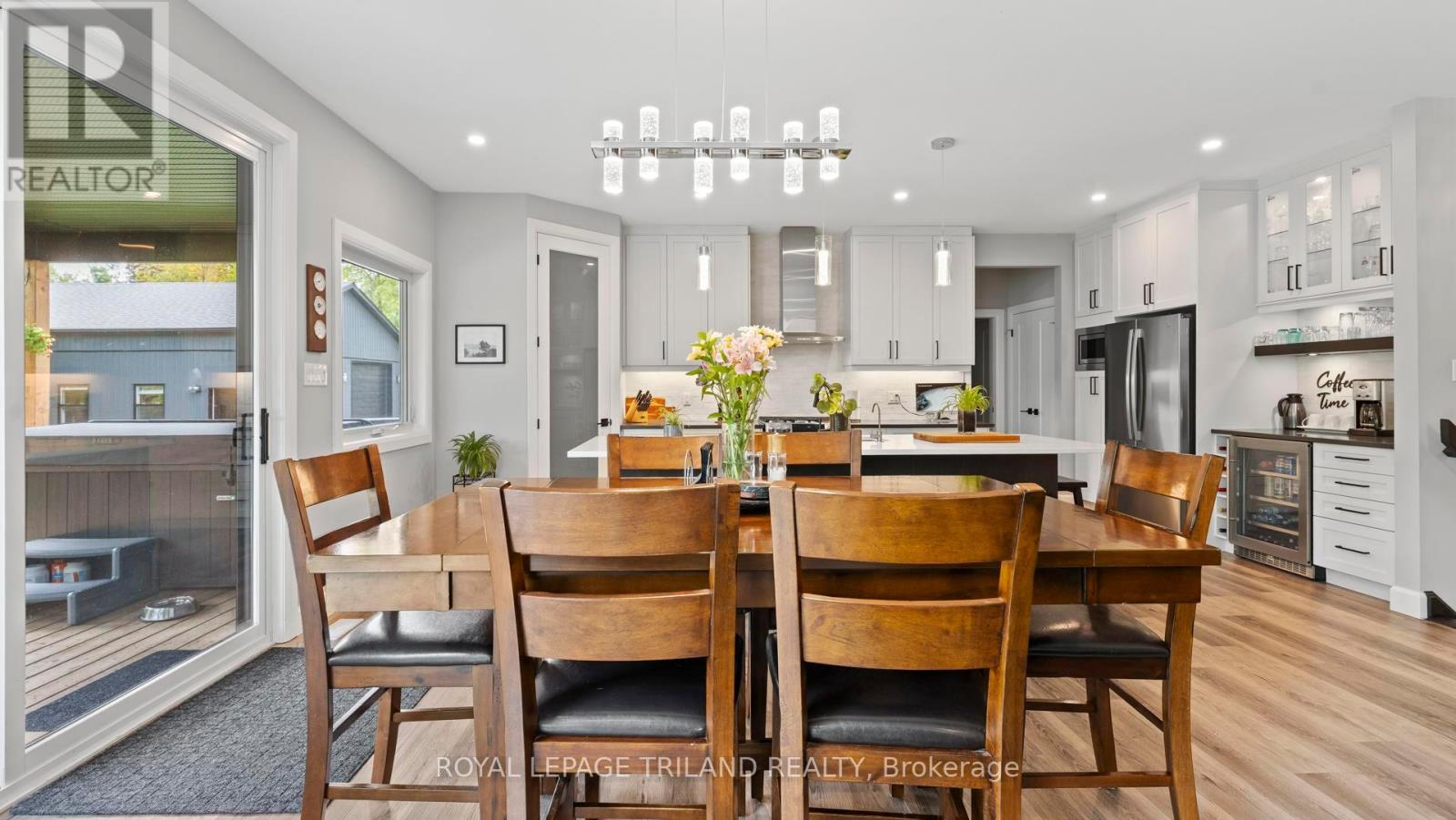 8443 Goosemarsh Line, Lambton Shores, Ontario  N0M 1T0 - Photo 16 - X12347297