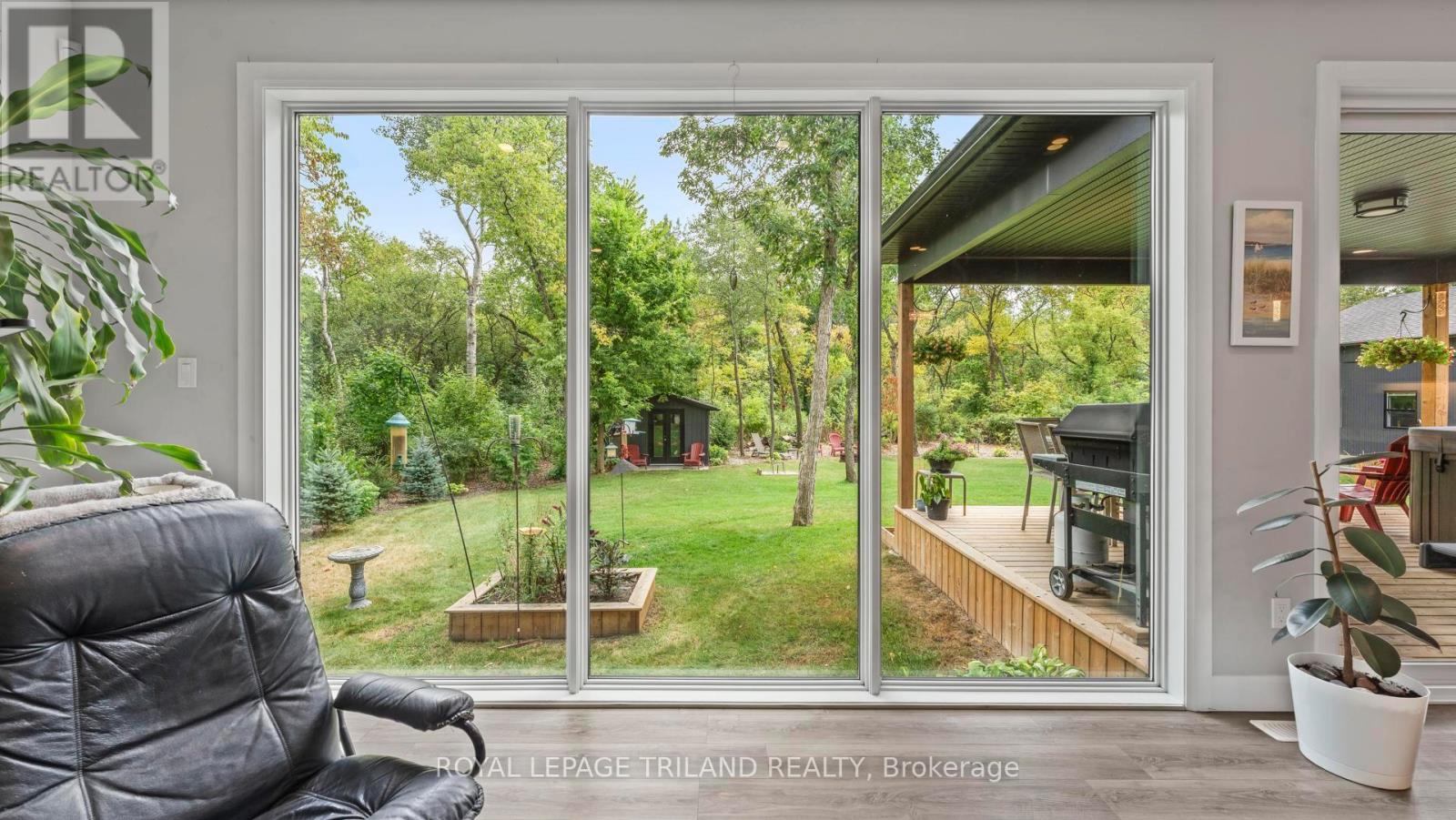 8443 Goosemarsh Line, Lambton Shores, Ontario  N0M 1T0 - Photo 19 - X12347297
