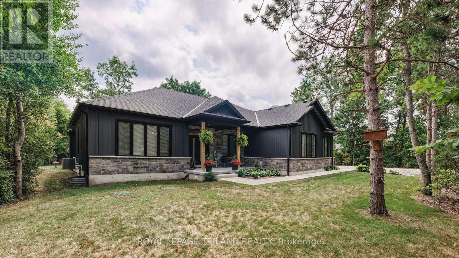 8443 Goosemarsh Line, Lambton Shores, Ontario  N0M 1T0 - Photo 2 - X12347297