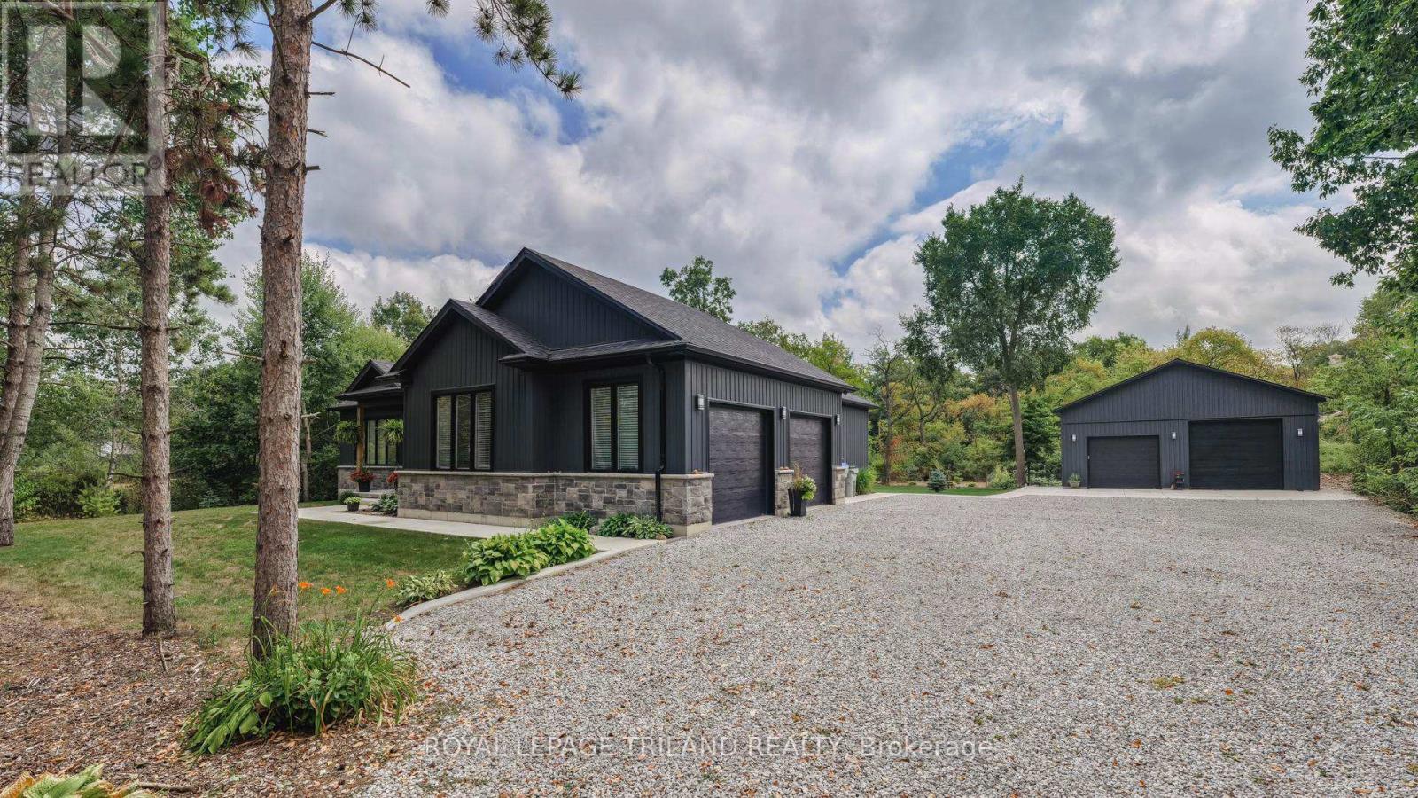 8443 Goosemarsh Line, Lambton Shores, Ontario  N0M 1T0 - Photo 3 - X12347297