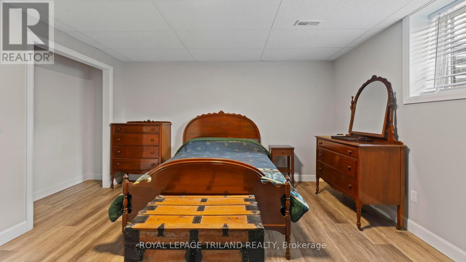 8443 Goosemarsh Line, Lambton Shores, Ontario  N0M 1T0 - Photo 32 - X12347297