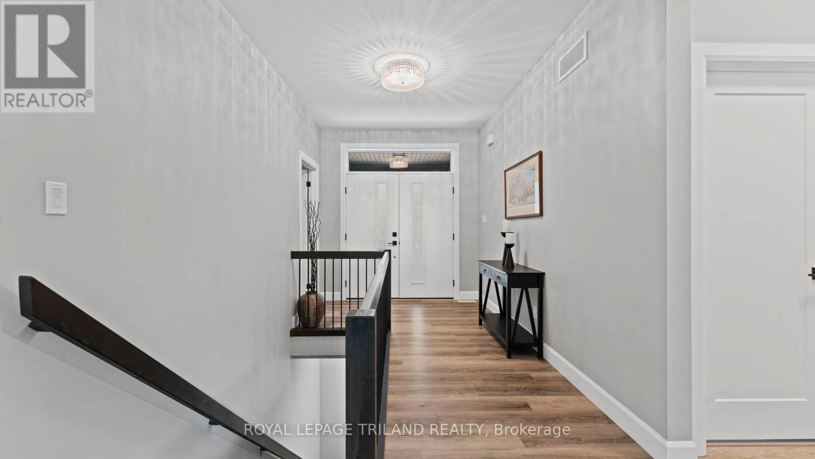 8443 Goosemarsh Line, Lambton Shores, Ontario  N0M 1T0 - Photo 4 - X12347297
