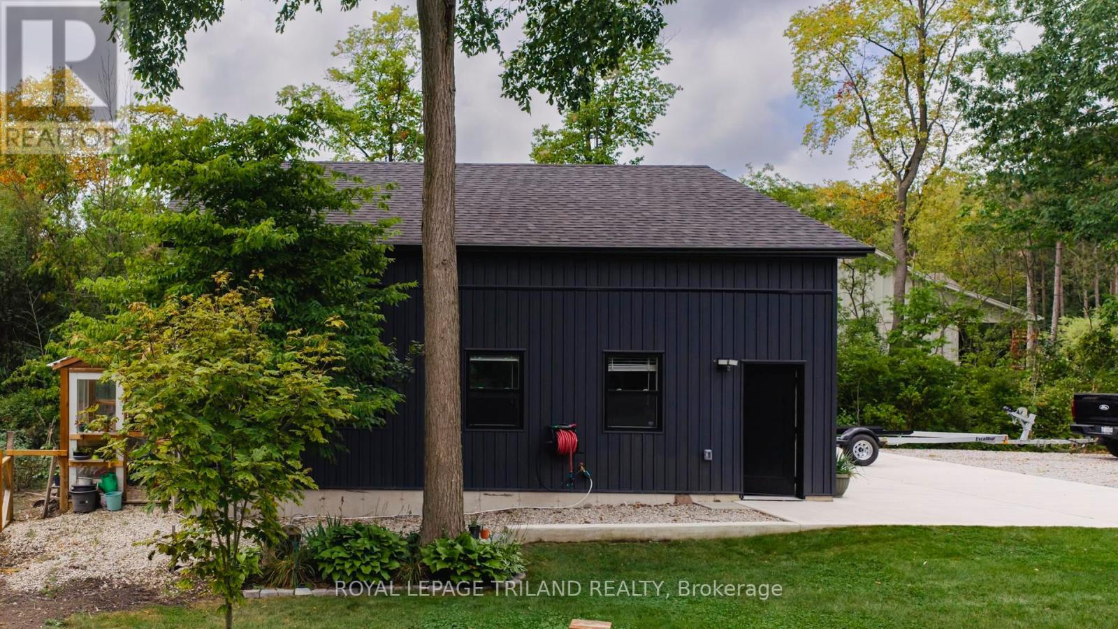8443 Goosemarsh Line, Lambton Shores, Ontario  N0M 1T0 - Photo 42 - X12347297