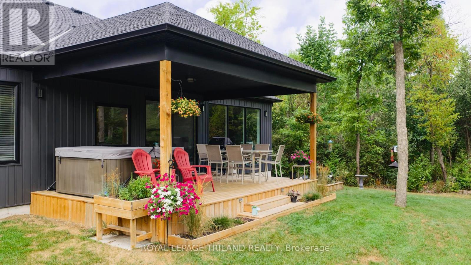 8443 Goosemarsh Line, Lambton Shores, Ontario  N0M 1T0 - Photo 48 - X12347297