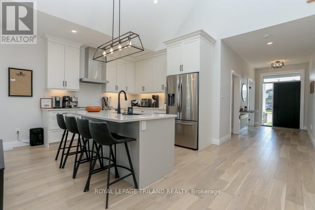 45 Compass Trail, Central Elgin (Port Stanley), Ontario  N5L 0B4 - Photo 13 - X12347298