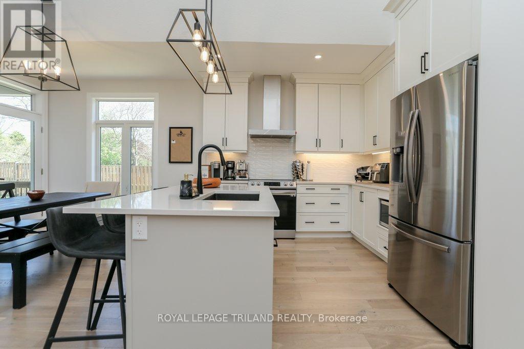 45 Compass Trail, Central Elgin (Port Stanley), Ontario  N5L 0B4 - Photo 14 - X12347298