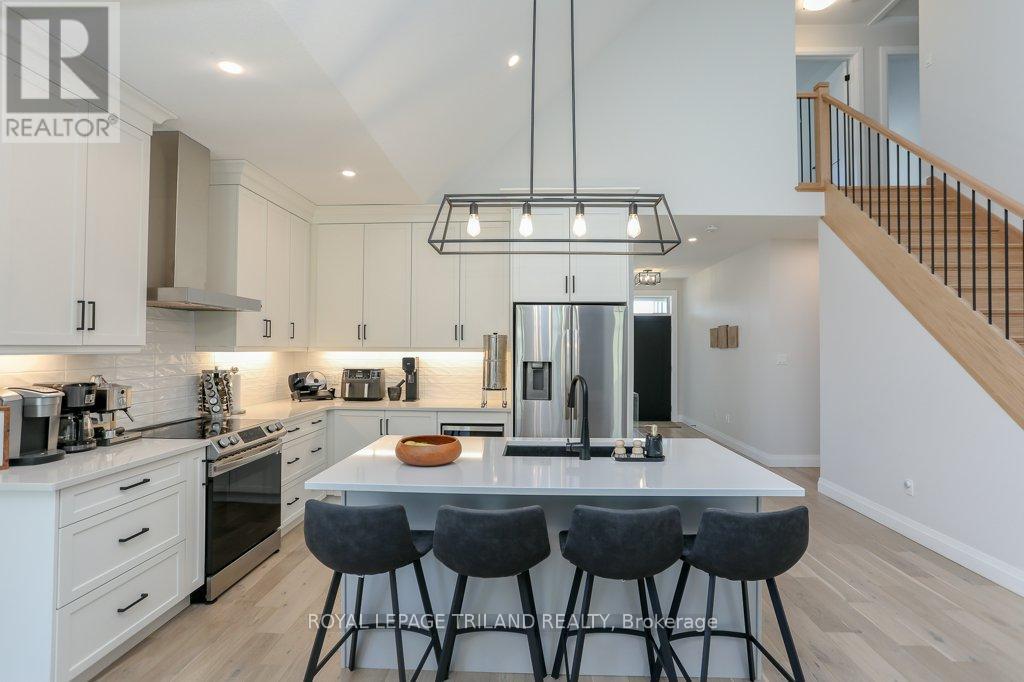 45 Compass Trail, Central Elgin (Port Stanley), Ontario  N5L 0B4 - Photo 17 - X12347298