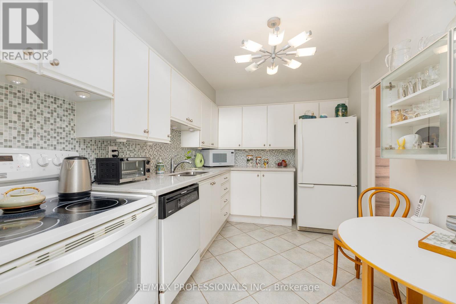 907 - 11 Wincott Drive, Toronto (Kingsview Village-The Westway), Ontario  M9R 2R9 - Photo 10 - W12347126