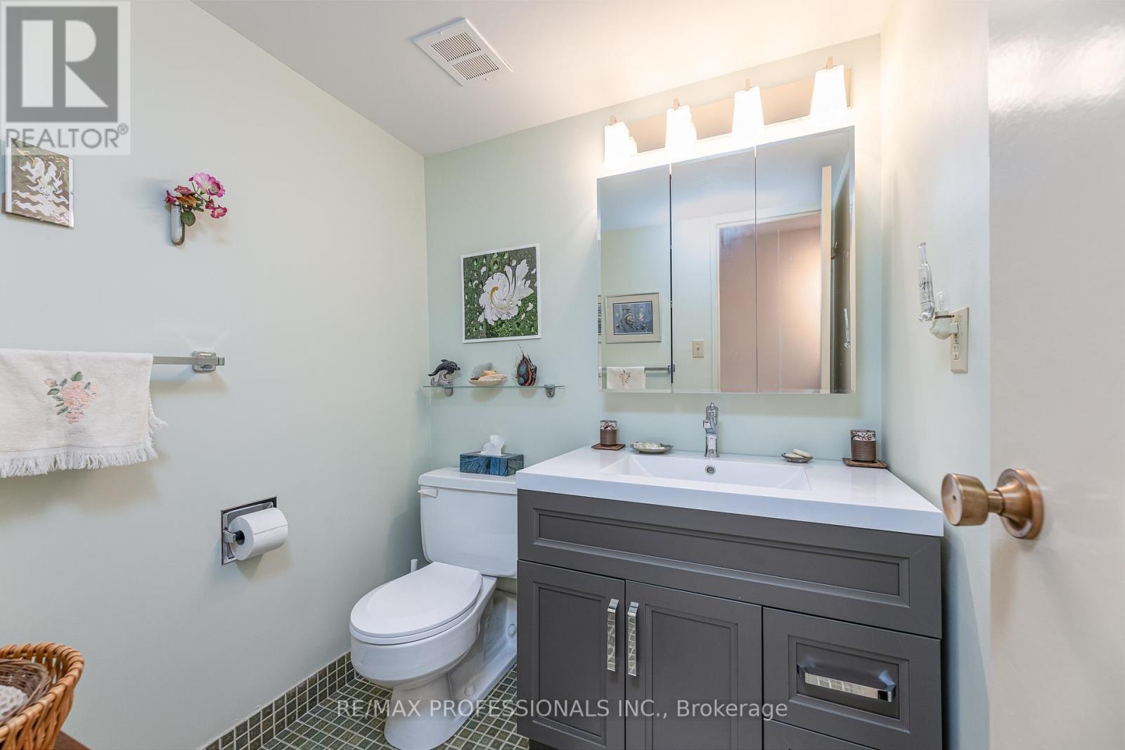 907 - 11 Wincott Drive, Toronto (Kingsview Village-The Westway), Ontario  M9R 2R9 - Photo 15 - W12347126