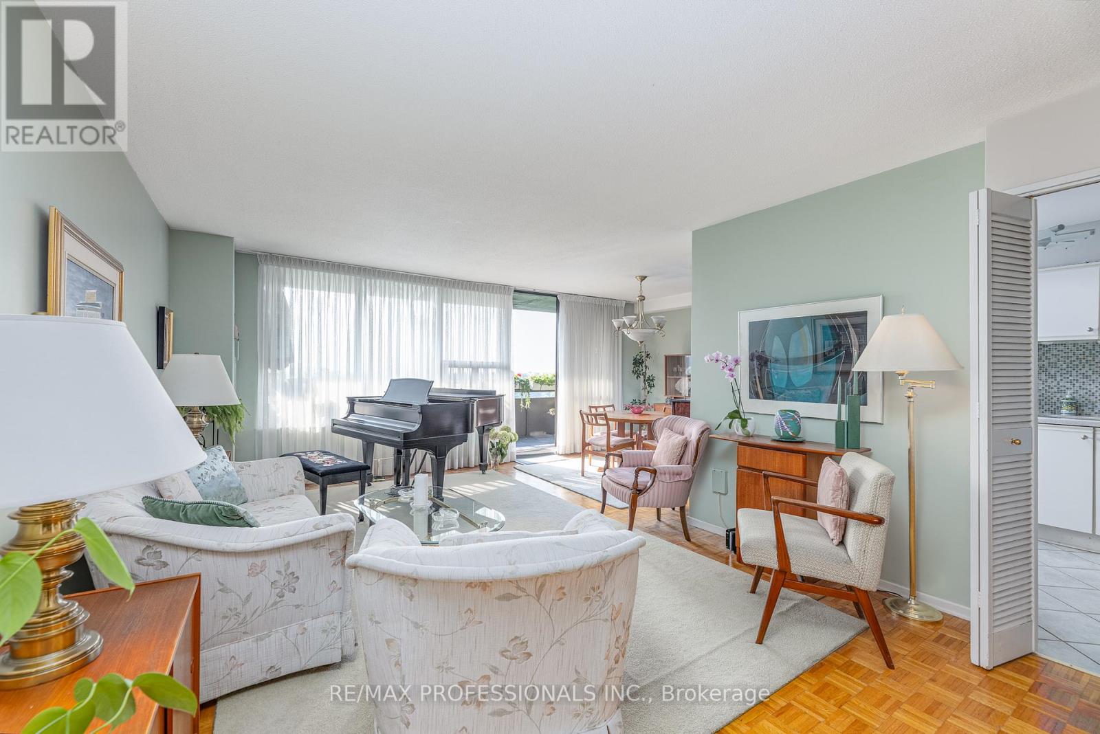 907 - 11 Wincott Drive, Toronto (Kingsview Village-The Westway), Ontario  M9R 2R9 - Photo 5 - W12347126
