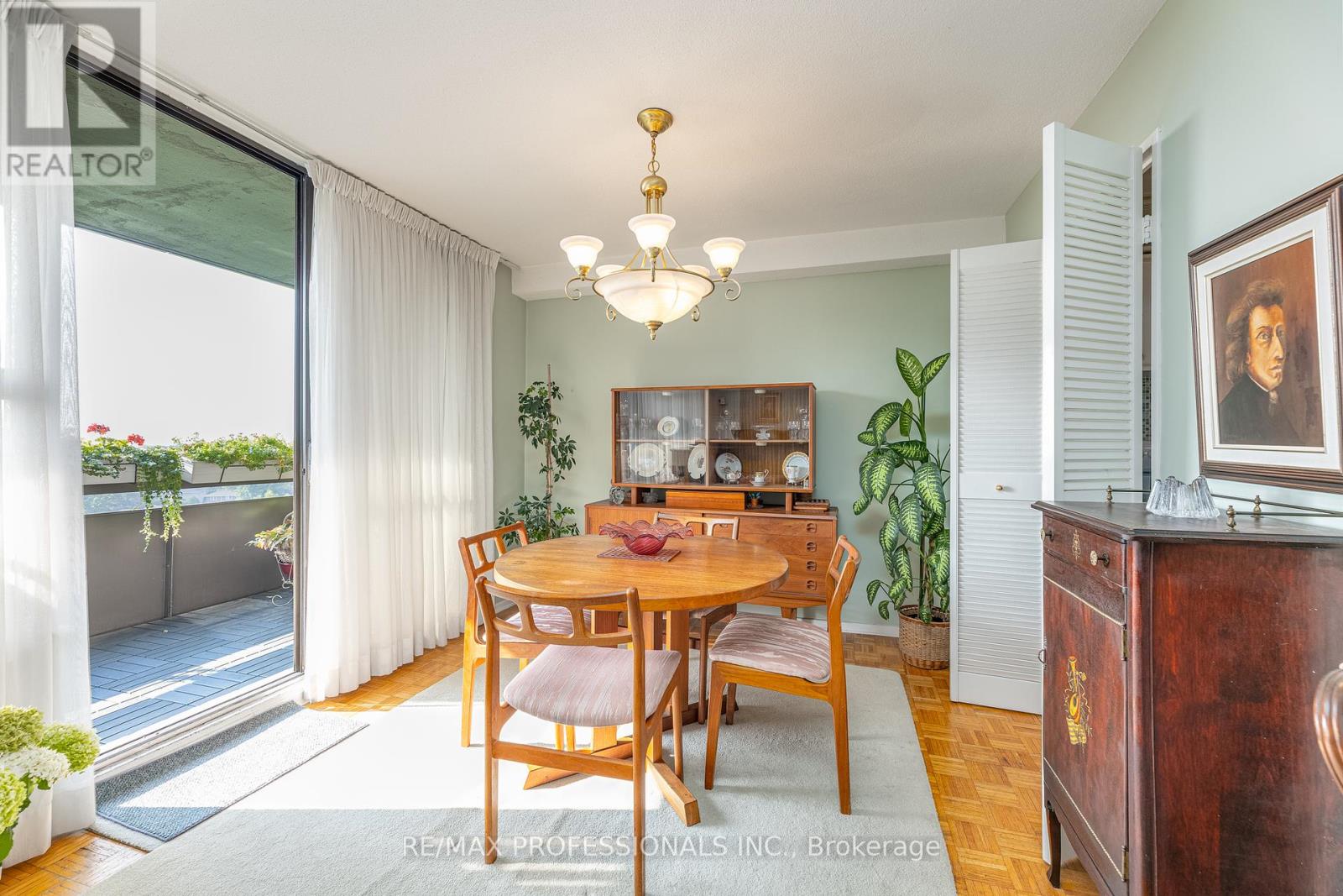 907 - 11 Wincott Drive, Toronto (Kingsview Village-The Westway), Ontario  M9R 2R9 - Photo 7 - W12347126
