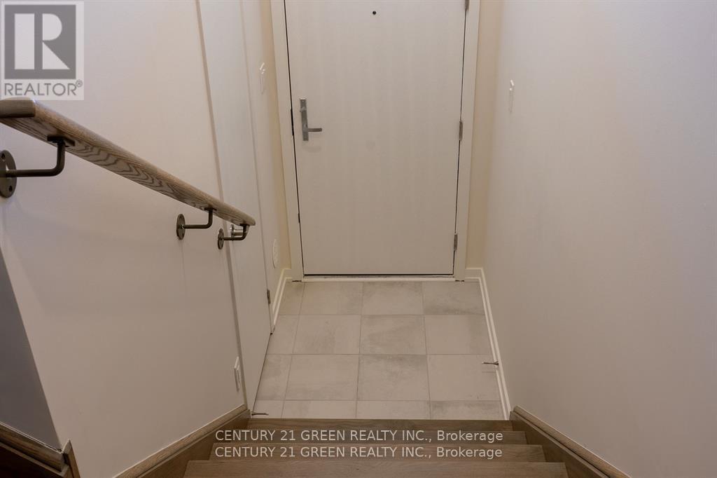 Property at 142 LANDSBRIDGE STREET image 3