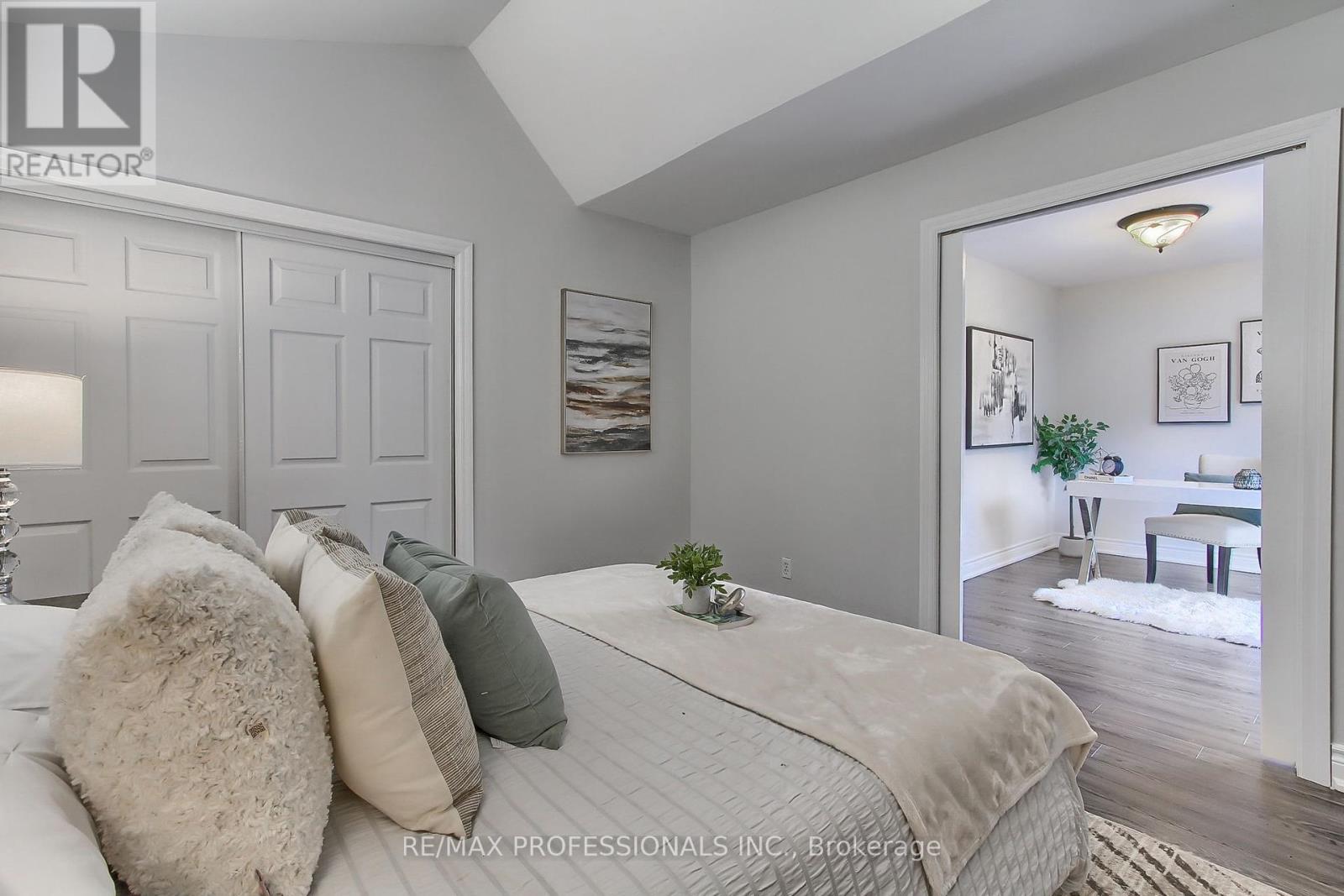 425 Canterbury Crescent, Oakville, Ontario  L6J 5K8 - Photo 23 - W12347185