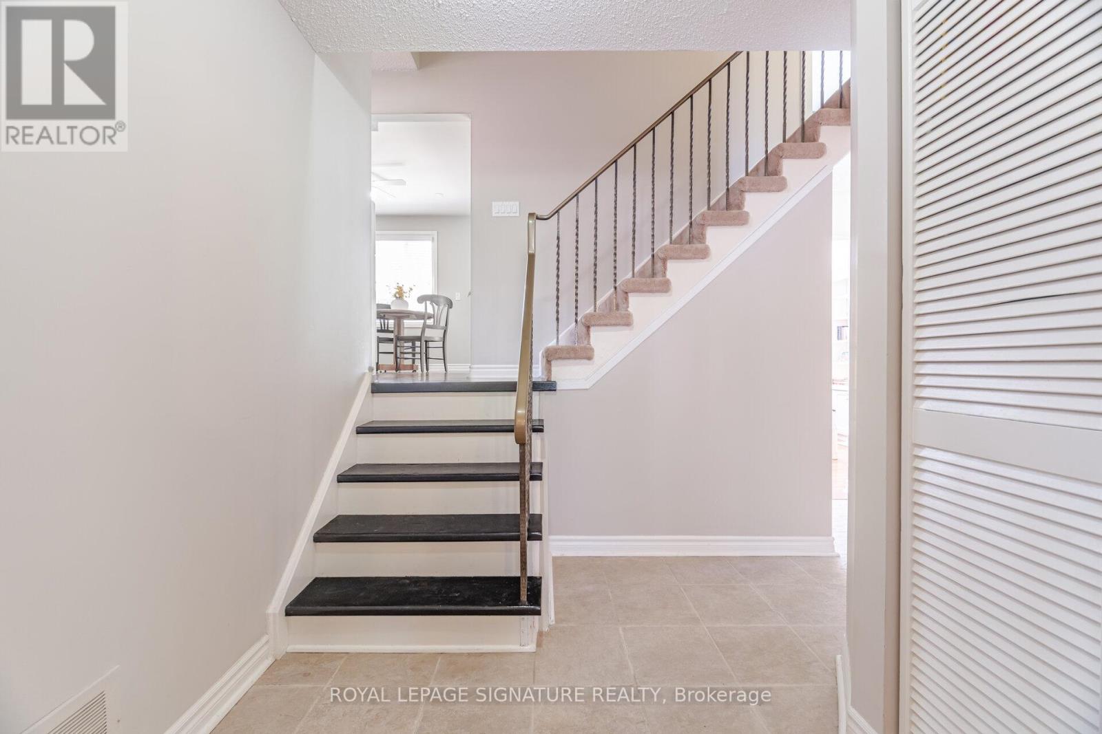 4204 Wheelwright Crescent, Mississauga (Erin Mills), Ontario L5L 2X6 - Photo 9 - W12347208