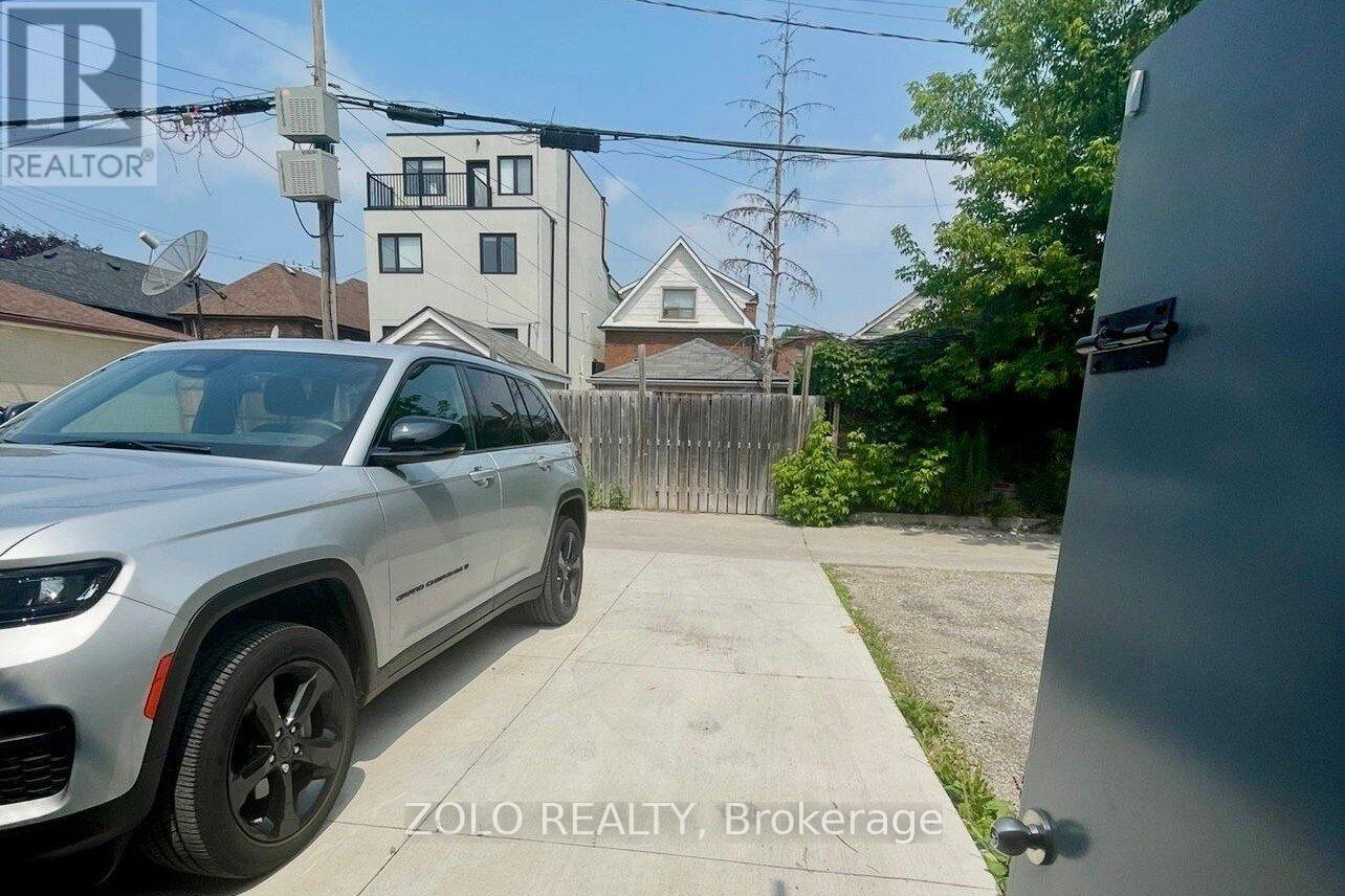1612 Eglinton Avenue W, Toronto, Ontario  M6E 2G8 - Photo 11 - W12347209