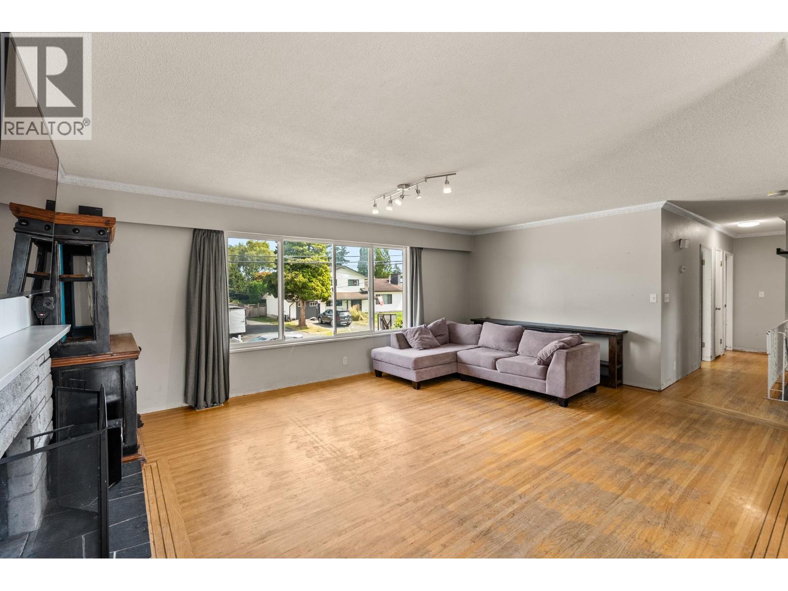 Property at 4903 58 STREET image 3