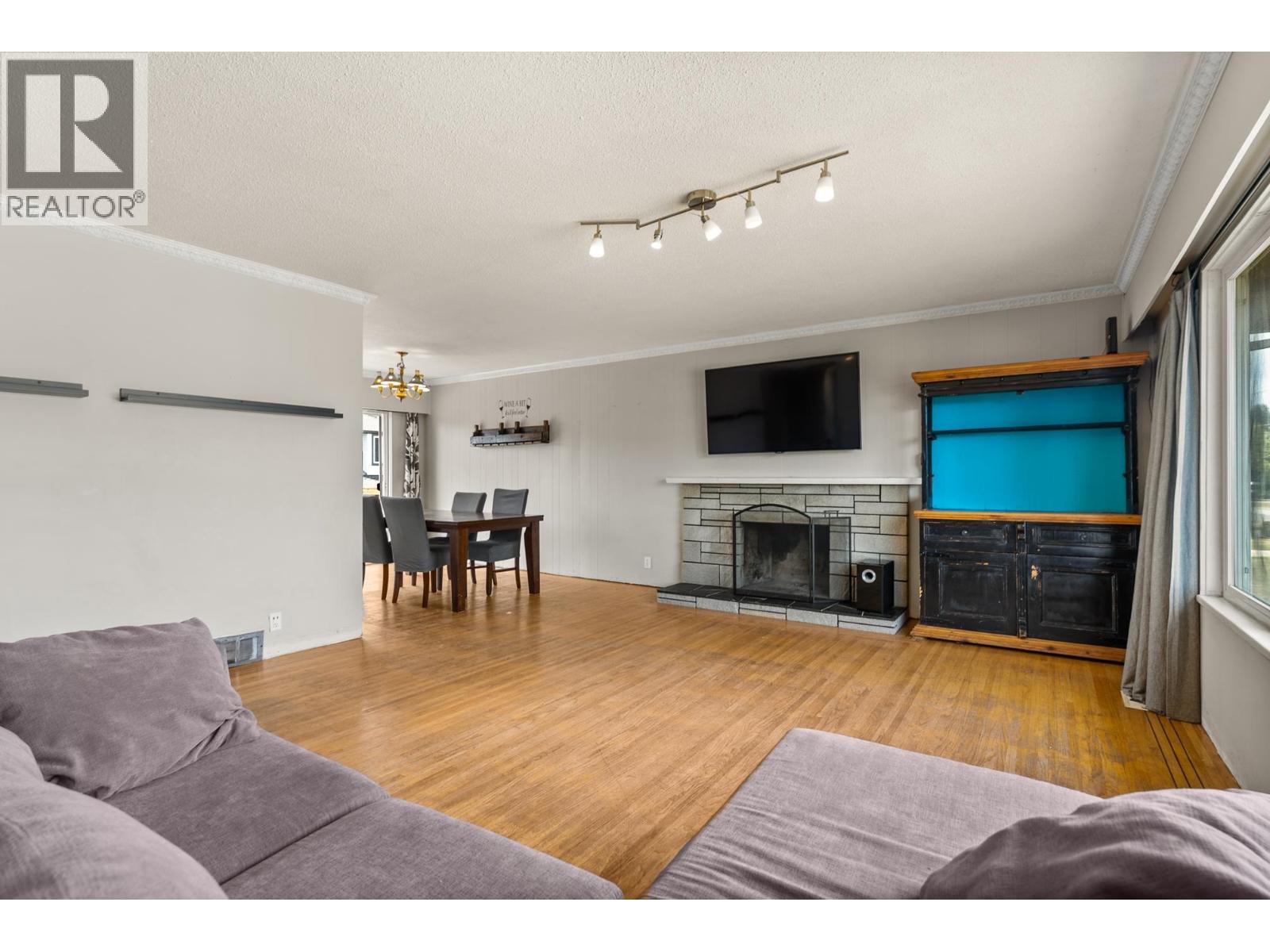 Property at 4903 58 STREET image 4
