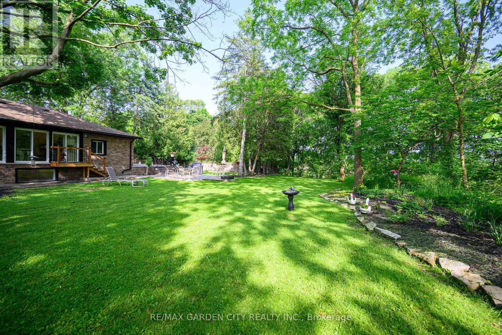 16 Freeland Court, Hamilton, Ontario  L8S 3R5 - Photo 30 - X12347197