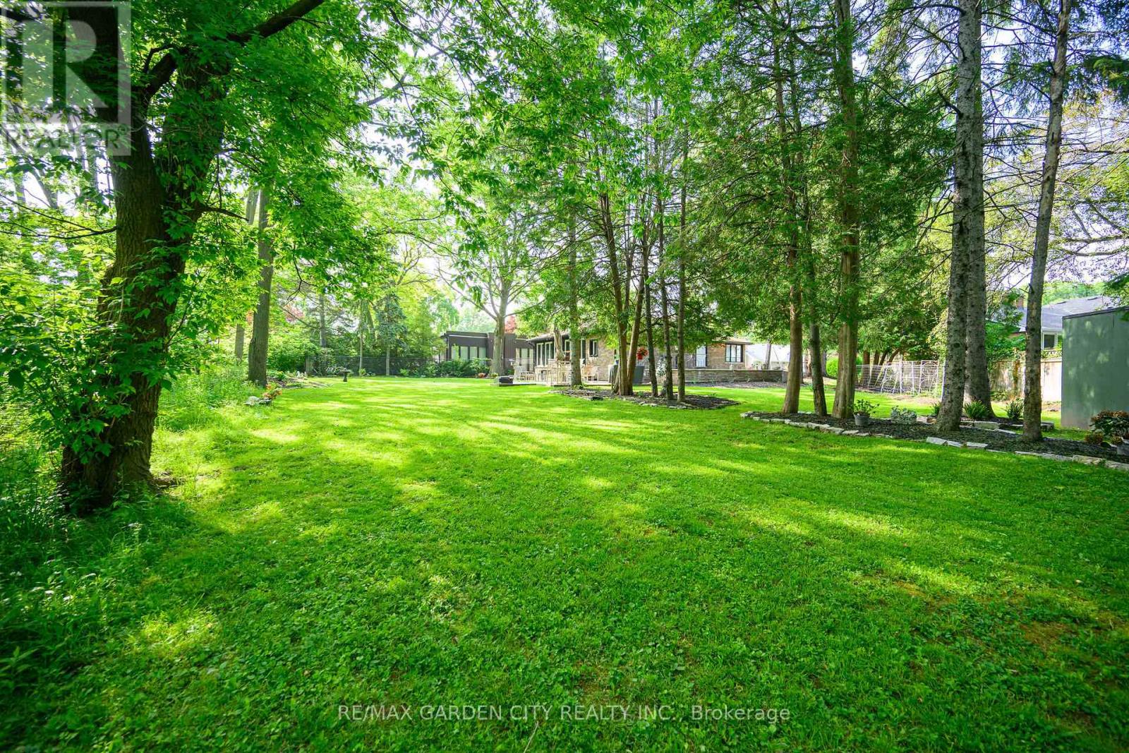 16 Freeland Court, Hamilton, Ontario  L8S 3R5 - Photo 32 - X12347197