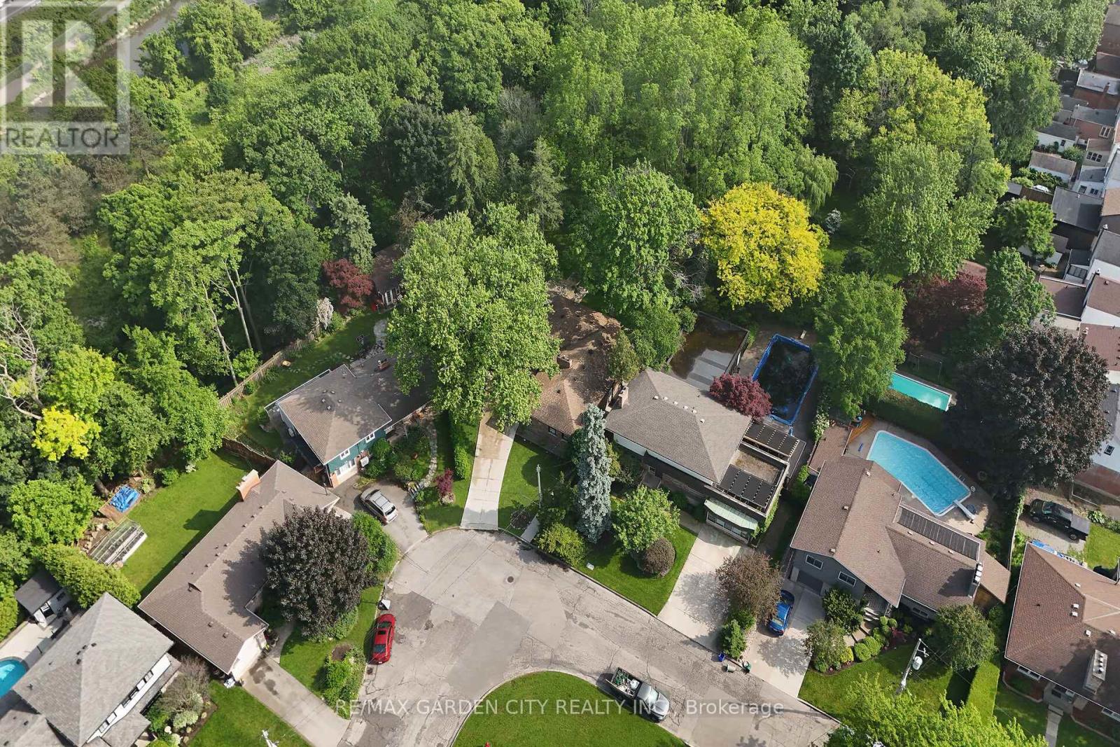 16 Freeland Court, Hamilton, Ontario  L8S 3R5 - Photo 38 - X12347197
