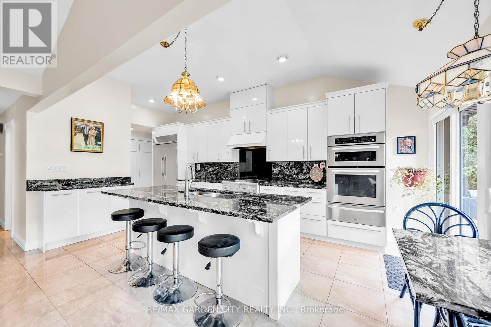 16 Freeland Court, Hamilton, Ontario  L8S 3R5 - Photo 6 - X12347197