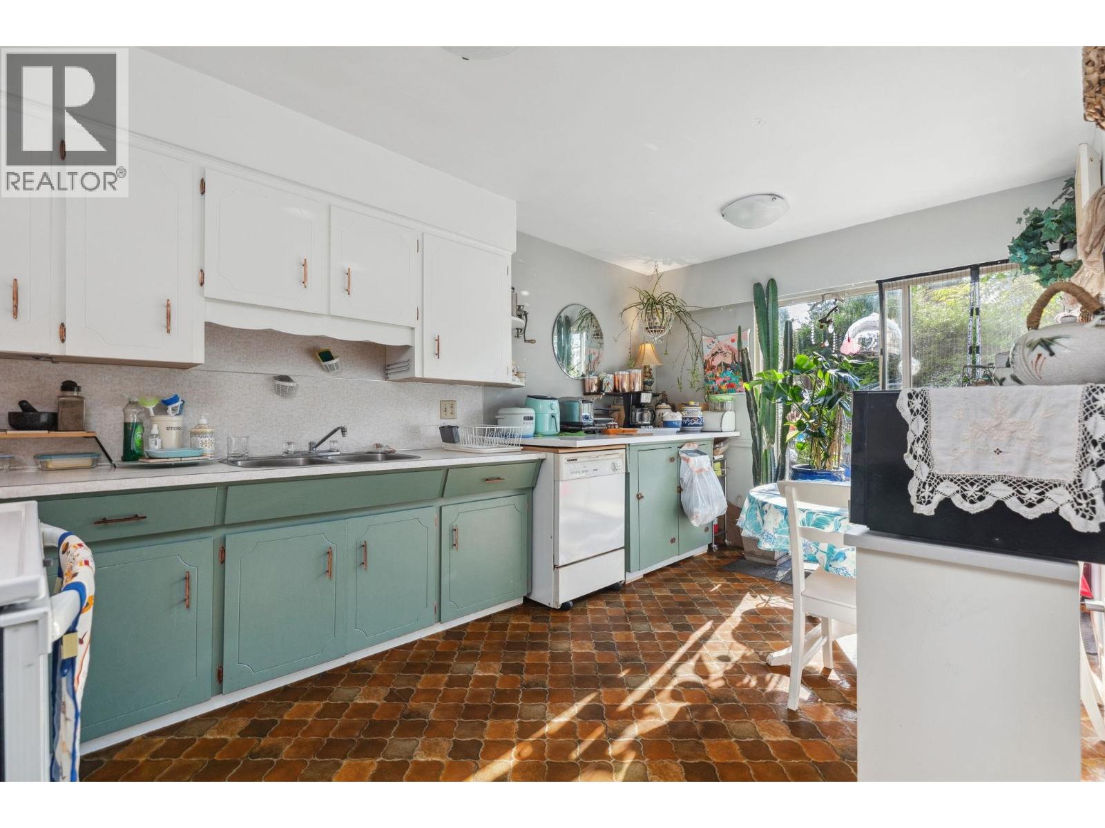 6660-6662 Stanley Street, Burnaby, British Columbia  V5E 1T8 - Photo 3 - R3024144