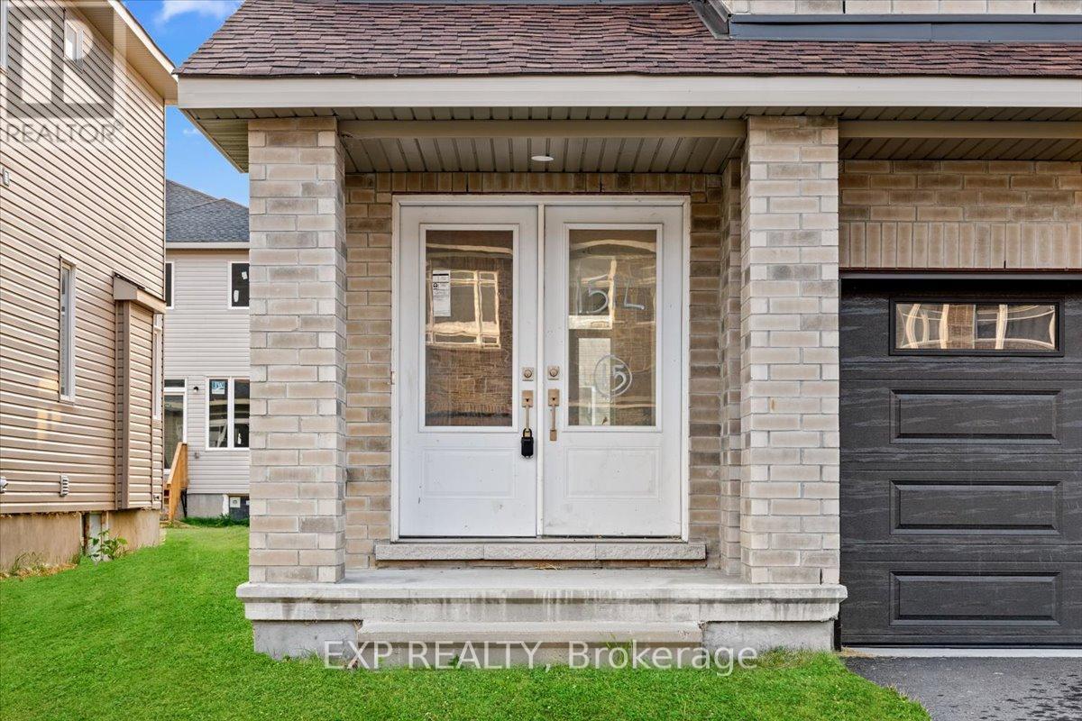 15 Reynolds Avenue, Carleton Place, Ontario  K7C 0W4 - Photo 2 - X12325257