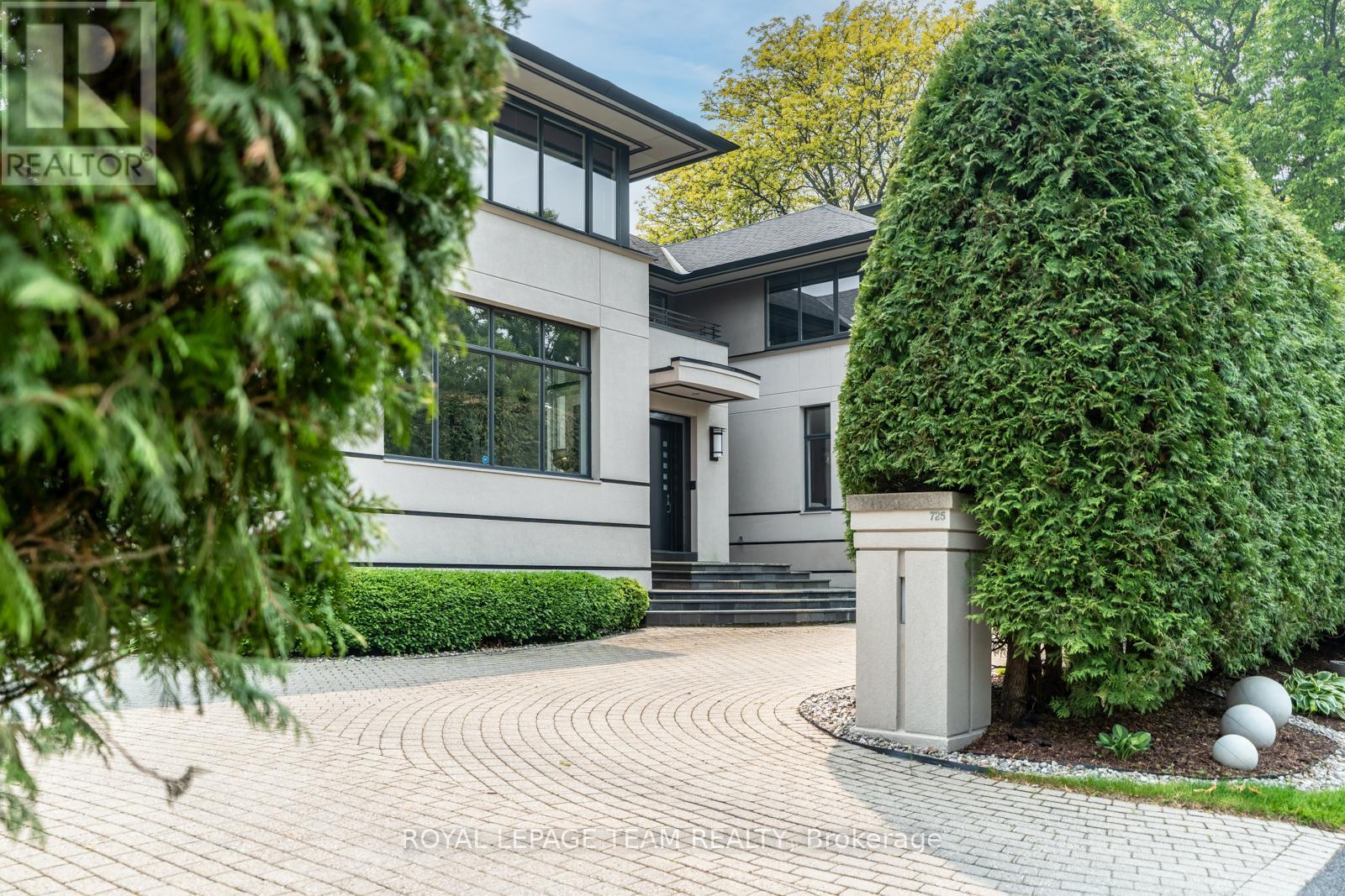 725 MANOR AVENUE, Ottawa, Ontario