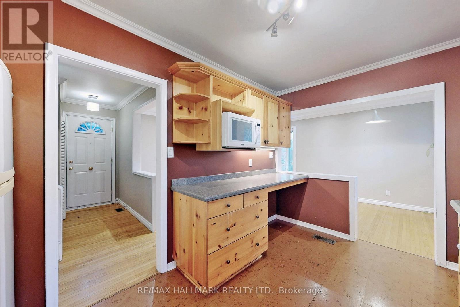 16 Knowles Crescent, Aurora, Ontario  L4G 1Z7 - Photo 10 - N12347290