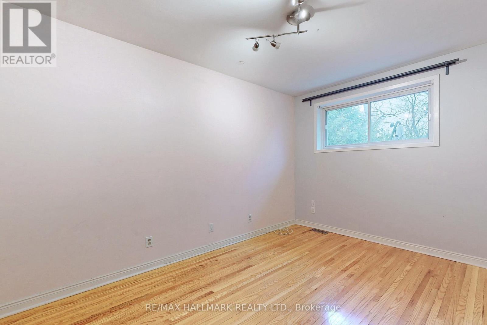 16 Knowles Crescent, Aurora, Ontario  L4G 1Z7 - Photo 12 - N12347290