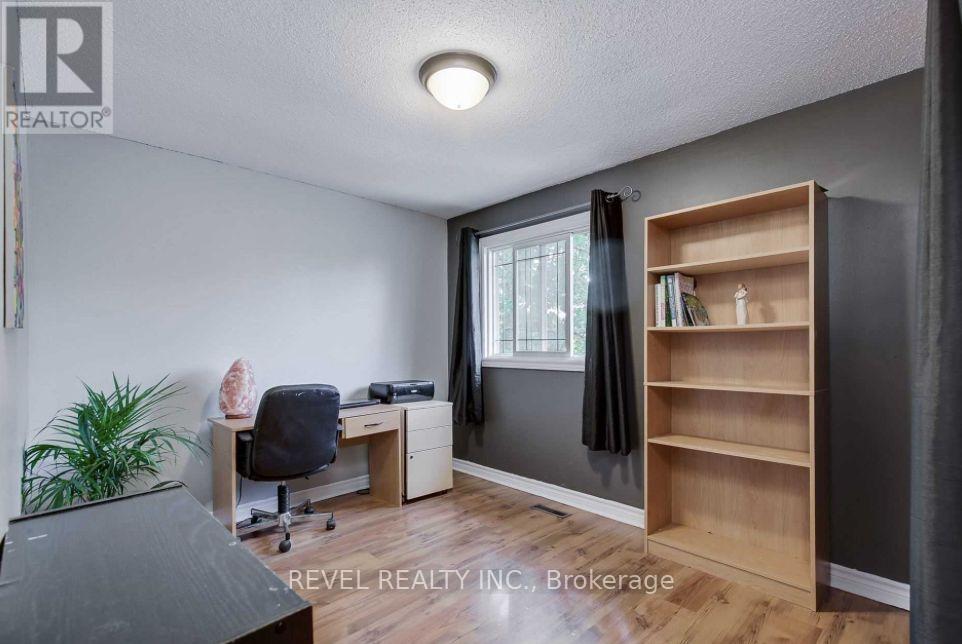 24 Lampman Lane, Barrie, Ontario  L4N 5B1 - Photo 10 - S12347307