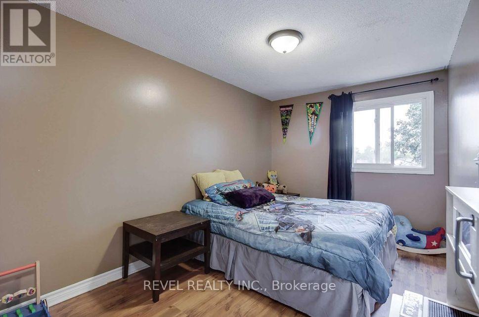 24 Lampman Lane, Barrie, Ontario  L4N 5B1 - Photo 11 - S12347307