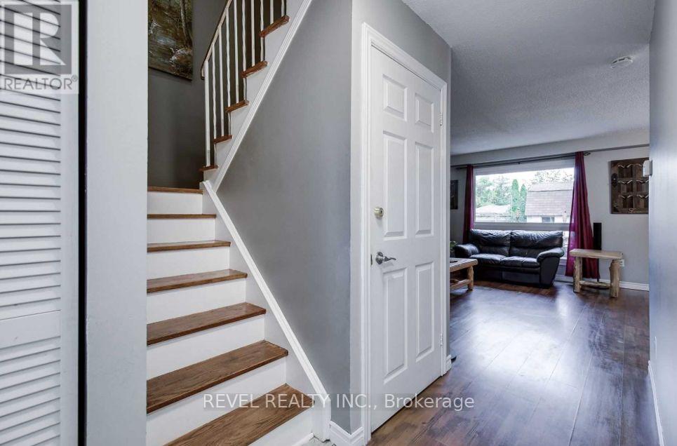 24 Lampman Lane, Barrie, Ontario  L4N 5B1 - Photo 5 - S12347307