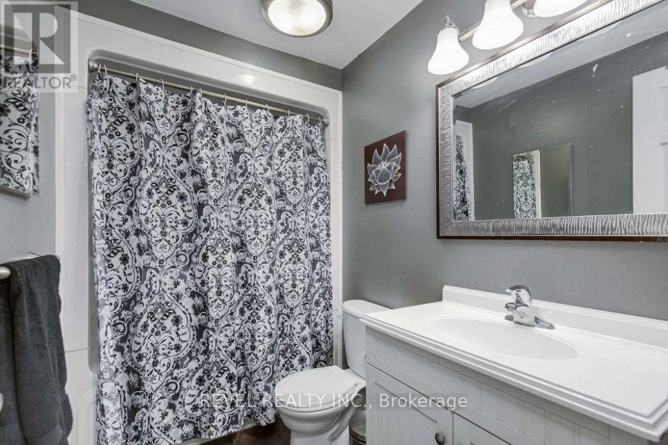 24 Lampman Lane, Barrie, Ontario  L4N 5B1 - Photo 8 - S12347307