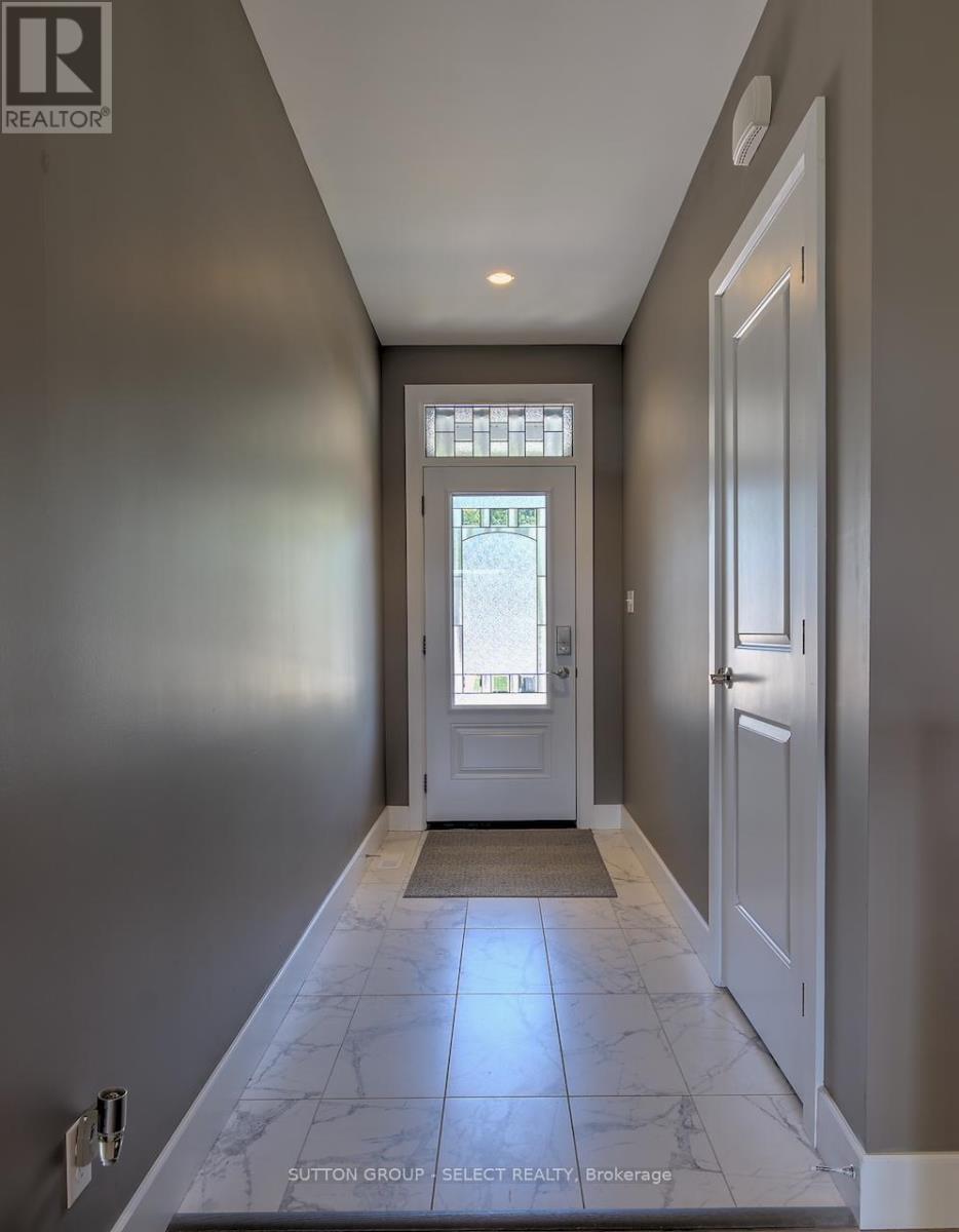 58 Deerfield Road, Lambton Shores, Ontario  N0M 1T0 - Photo 17 - X12347327