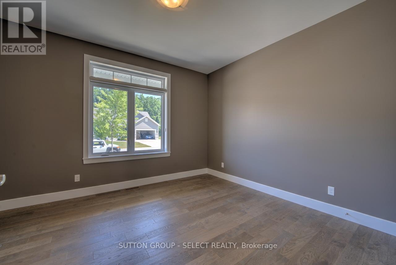 58 Deerfield Road, Lambton Shores, Ontario  N0M 1T0 - Photo 19 - X12347327