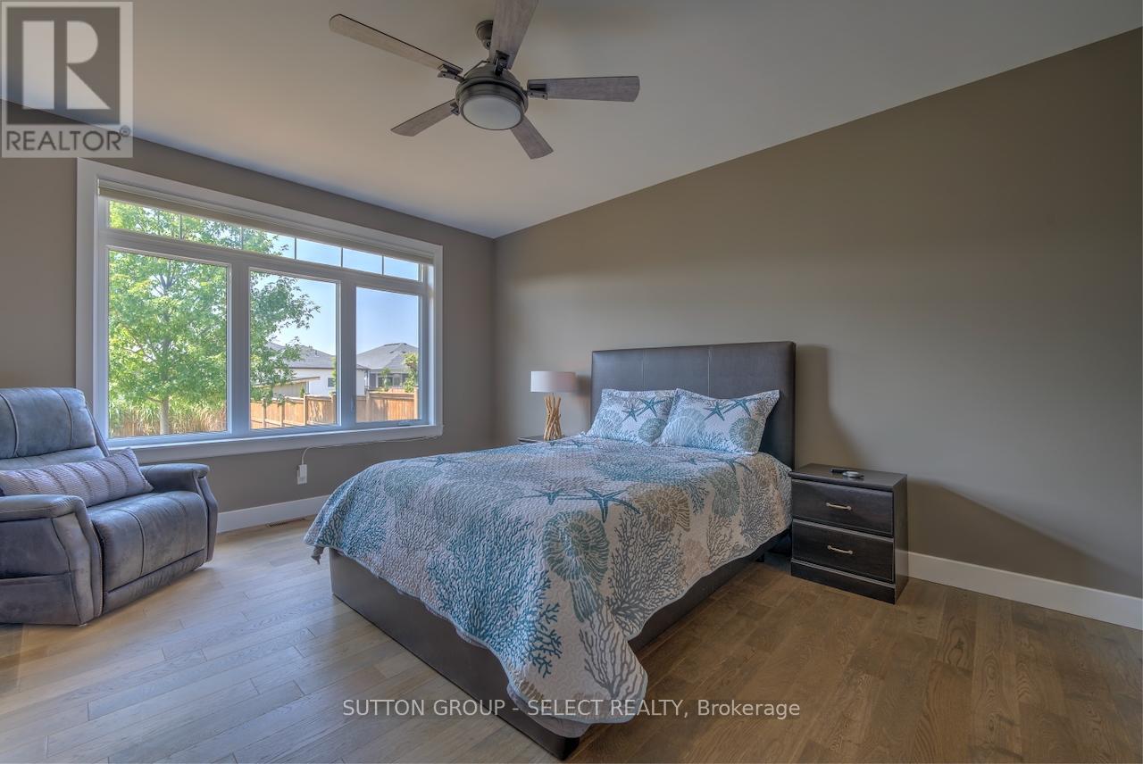 58 Deerfield Road, Lambton Shores, Ontario  N0M 1T0 - Photo 25 - X12347327