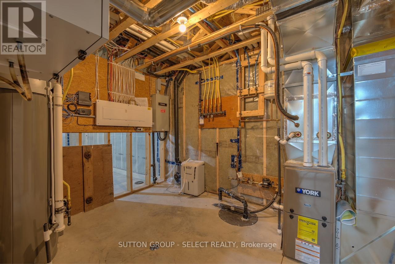 58 Deerfield Road, Lambton Shores, Ontario  N0M 1T0 - Photo 38 - X12347327