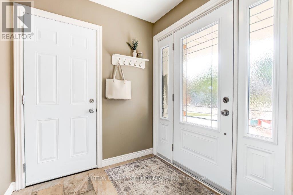 14 Cowan Avenue, London South, Ontario  N6C 4E6 - Photo 11 - X12347330