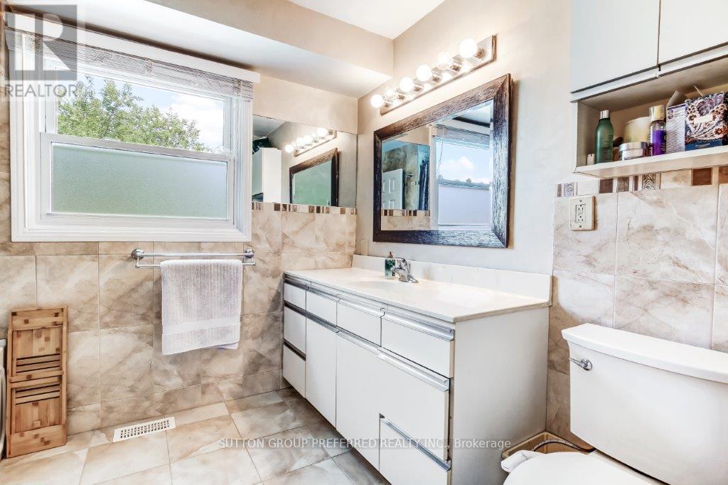 14 Cowan Avenue, London South, Ontario  N6C 4E6 - Photo 20 - X12347330