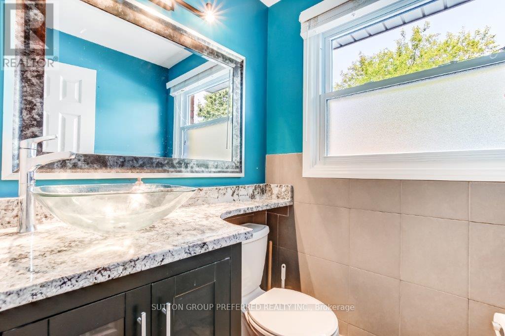 14 Cowan Avenue, London South, Ontario  N6C 4E6 - Photo 24 - X12347330