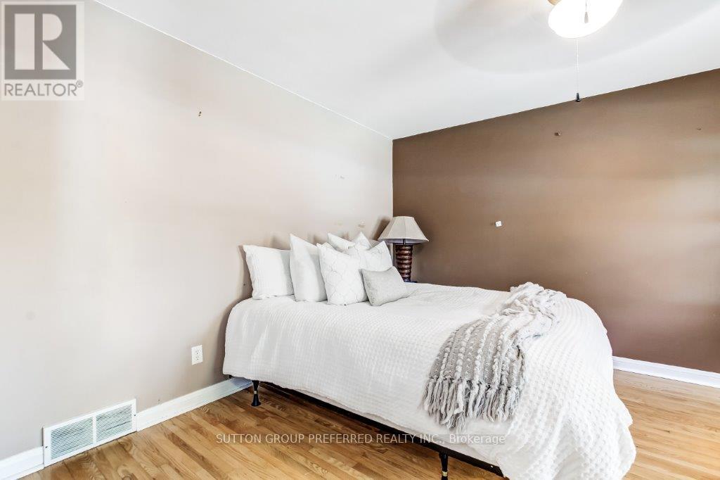 14 Cowan Avenue, London South, Ontario  N6C 4E6 - Photo 26 - X12347330