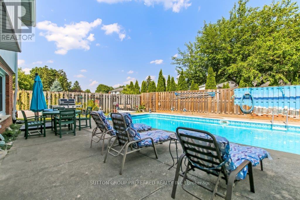 14 Cowan Avenue, London South, Ontario  N6C 4E6 - Photo 4 - X12347330