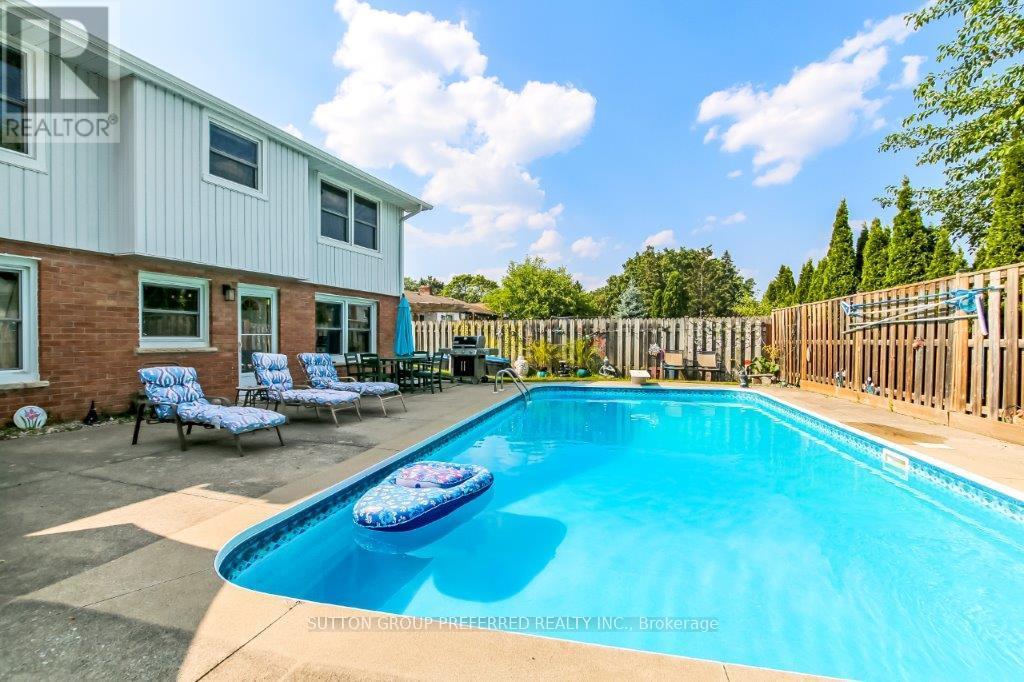 14 Cowan Avenue, London South, Ontario  N6C 4E6 - Photo 7 - X12347330
