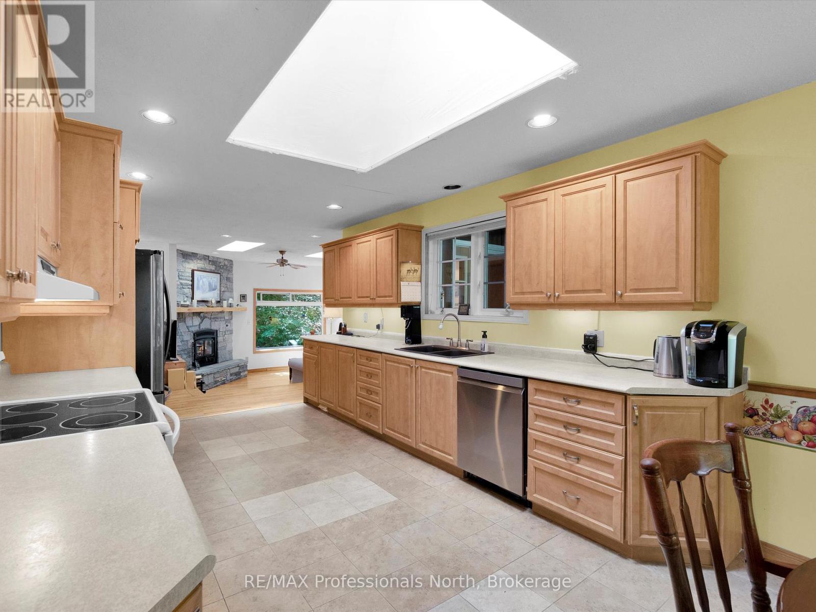 5 Todholm Drive, Muskoka Lakes, Ontario  P0B 1J0 - Photo 12 - X12347190
