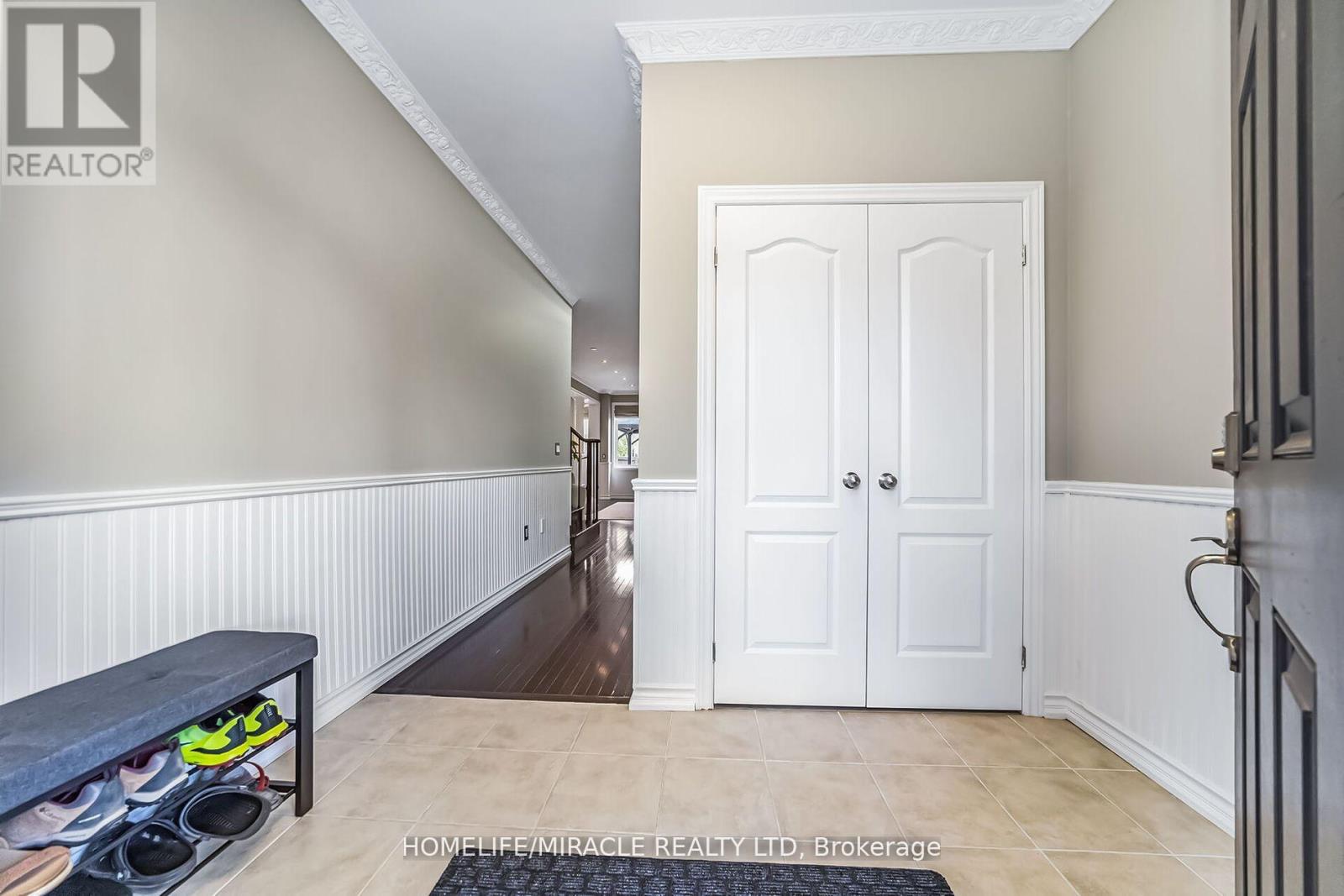 3 Losino Street, Caledon, Ontario  L7C 3N2 - Photo 5 - W12347286
