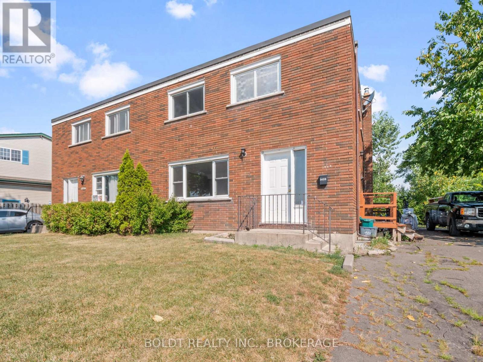 3435 - 3435 Cattell Drive, Niagara Falls, Ontario  L2G 6N4 - Photo 2 - X12347402